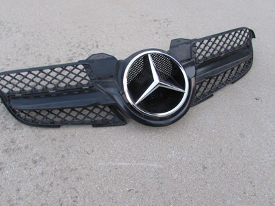 Mercedes R171 Front Bumper Grille w/ Emblem Post Facelift A17188802602